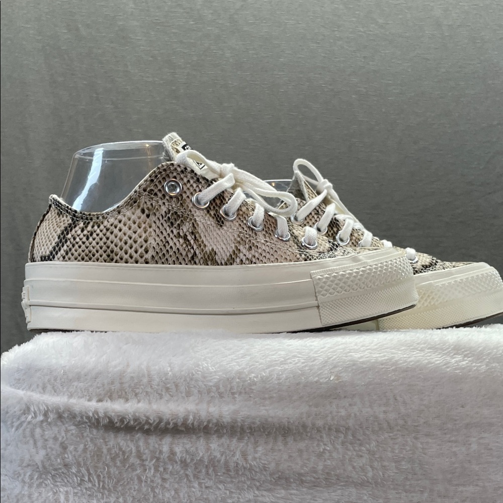 Converse Low Top Sneakers in Beige Snake Print with White Soles - Picture 4 of 10